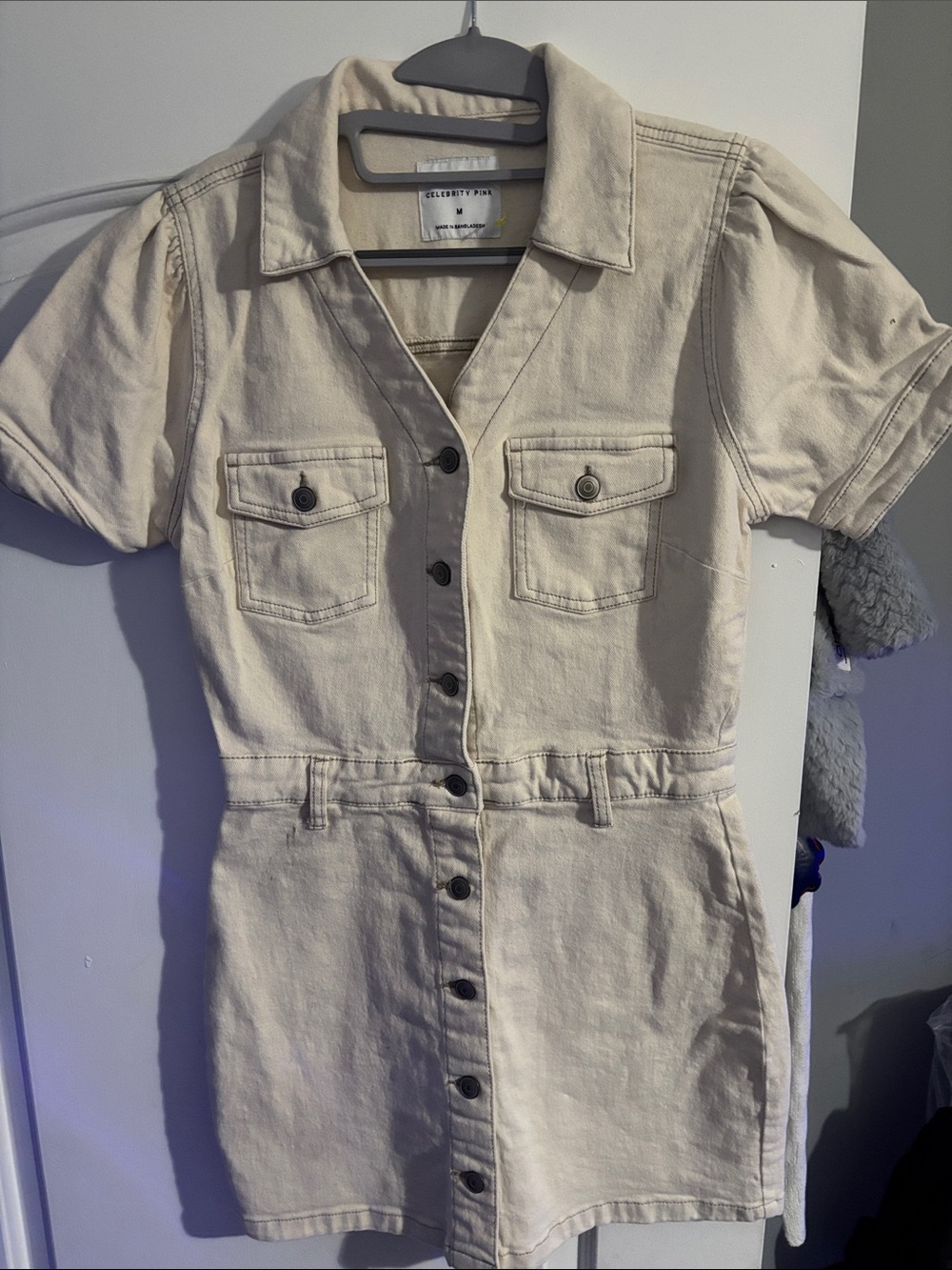 Celebrity Pink Cream dress with short sleeves. Size medium